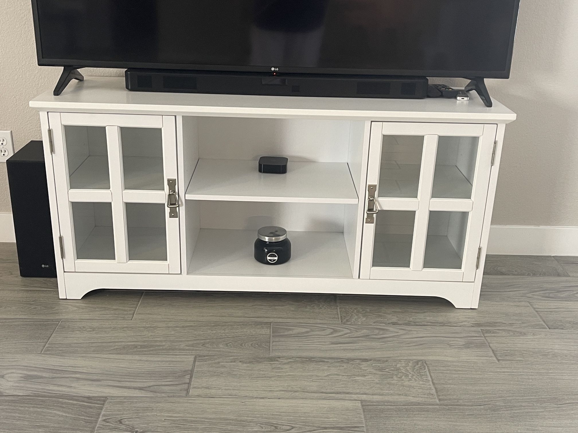 White TV Stand / Media Console – INCLUDES TV - Excellent Condition