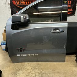 GMC SIERRA 1500 LH FRONT DOOR 2019-2024 with MIRROR OEM