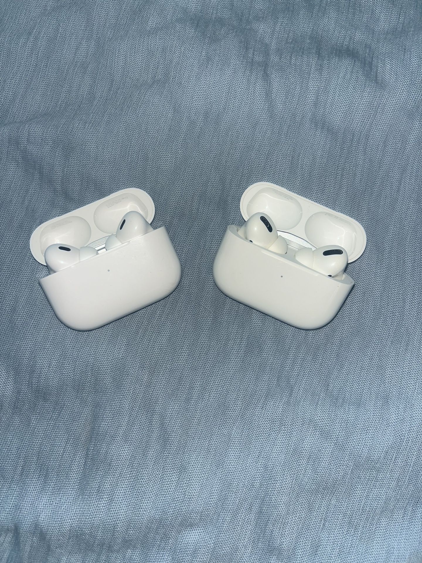 Two Apple  AirPods Pro (2nd generation) with MagSafe Case - White 