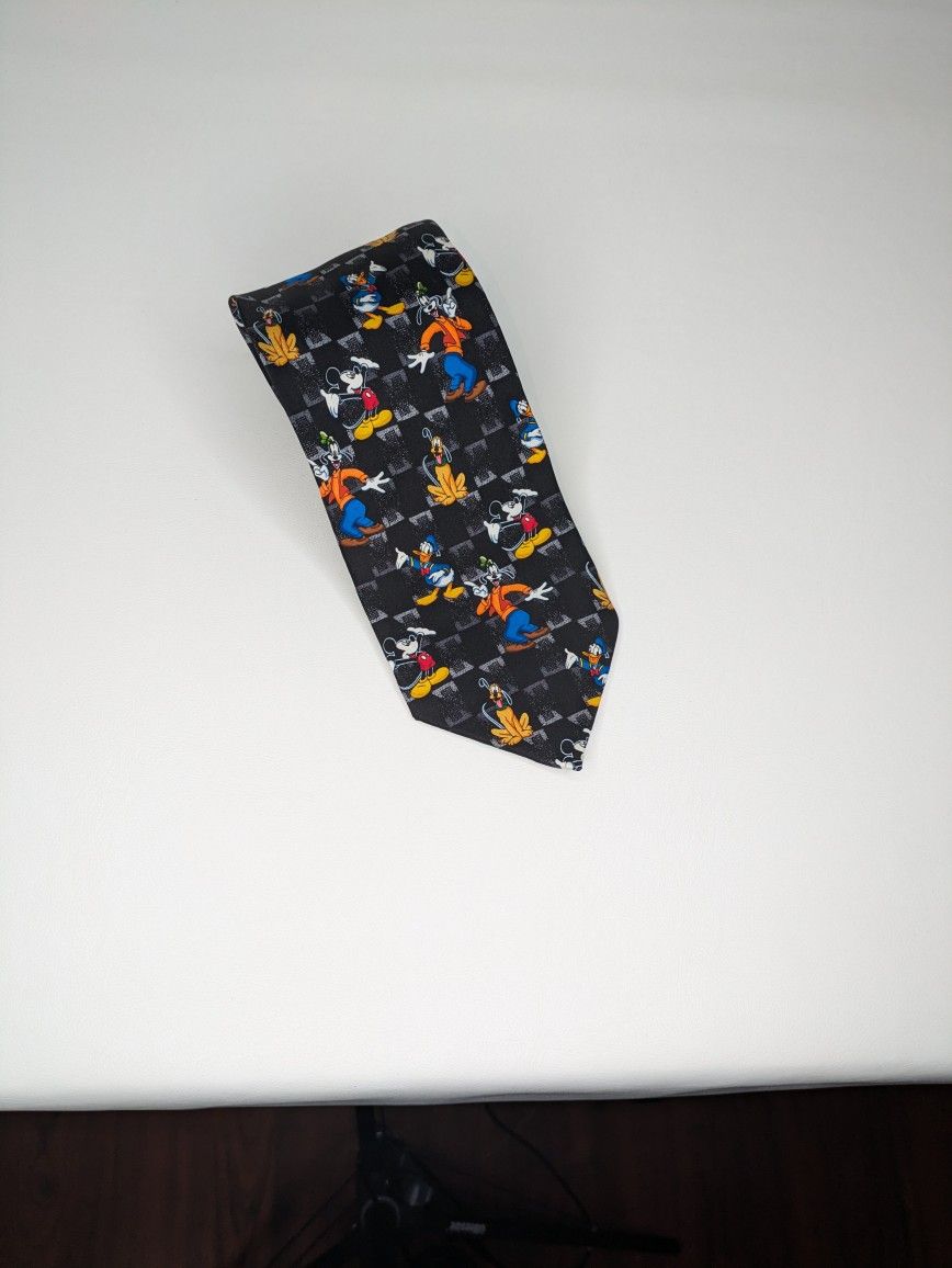 Mickey Mouse Unlimited, Goofy tie 100 Percent Silk
