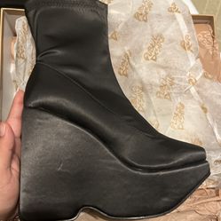 Wide Width Versus Wedge Boot