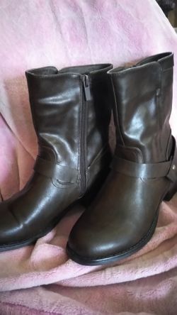 Size 8, NEW BROWN BOOTS, NIVE