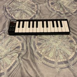 Akai Professional LPK25 mk2 25-key USB Mini Keyboard Controller