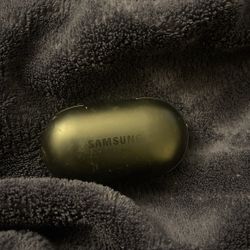 Samsung Earbuds   Sound By  Akg