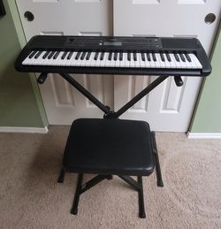 Yamaha PSR-E383 Keyboard include stand, bench and pedal - $125