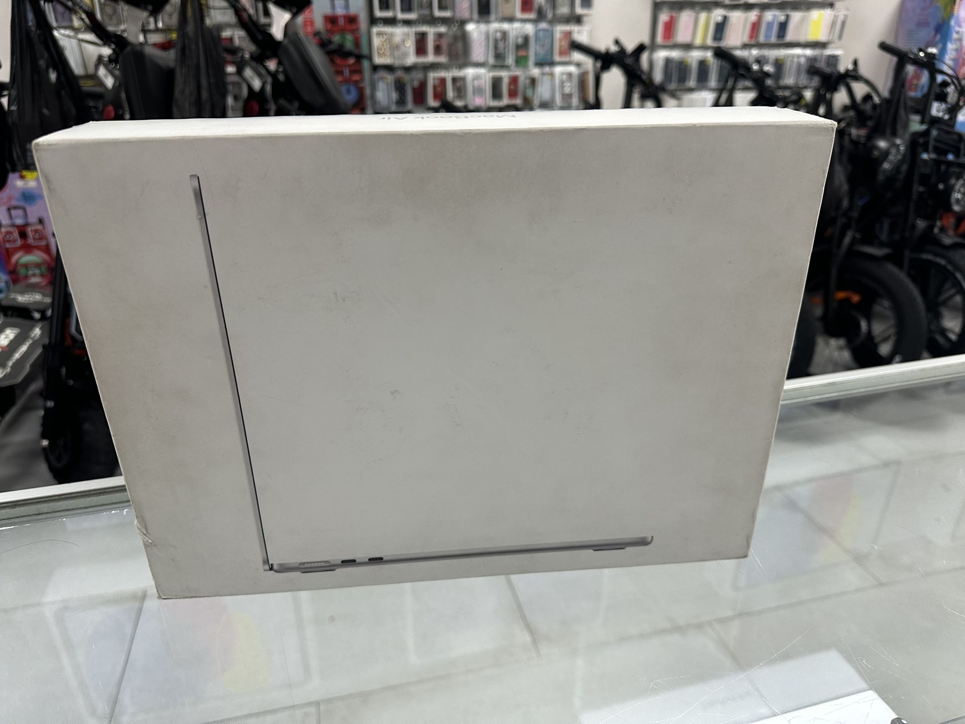 Macbook Air 13” M3 Chip 8GB/256GB! Finance For $50 Down Payment!!