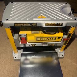 DEWALT 12.5”  BENCH PLANER