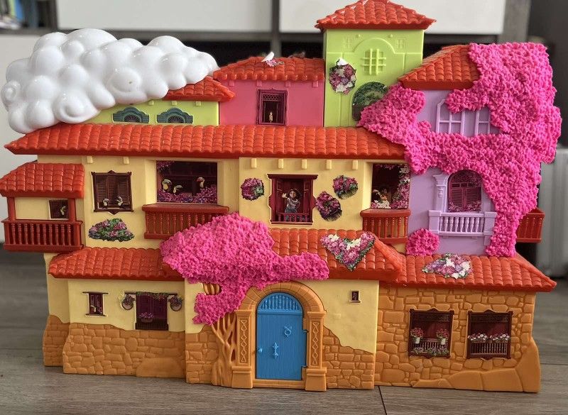 Encanto doll house