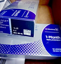 Acuvue Vita 1-Month Contact Lenses 12-Pack -4.25