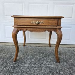 Vintage Hickory 1980s Side / End Table or Nightstand Country French 