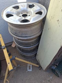 Rims off a 2016 jeep cherokee sport