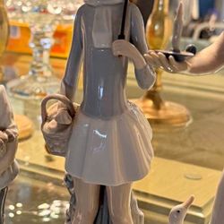 Porcelain LLADRO. Precious Girl In Dress With Parasol Umbrella, Basket & Geese Or Ducks. Vintage, Retired Nina Con Paraguas Y Patos. Made In Spain. 
