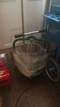 Manuel Fruit and wine press