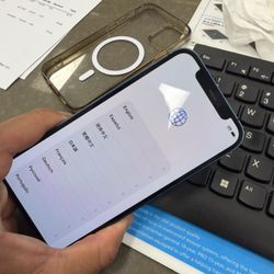 iPhone 12 Un clocked 