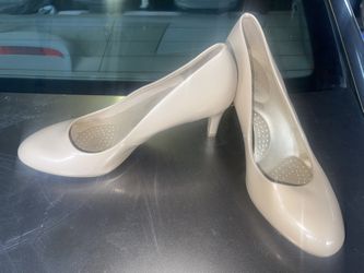 Beige/tan Heels