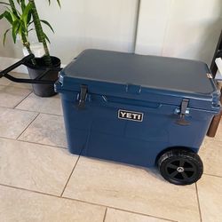 Navy Blue Yeti Tundra Haul Portable Wheeled Cooler