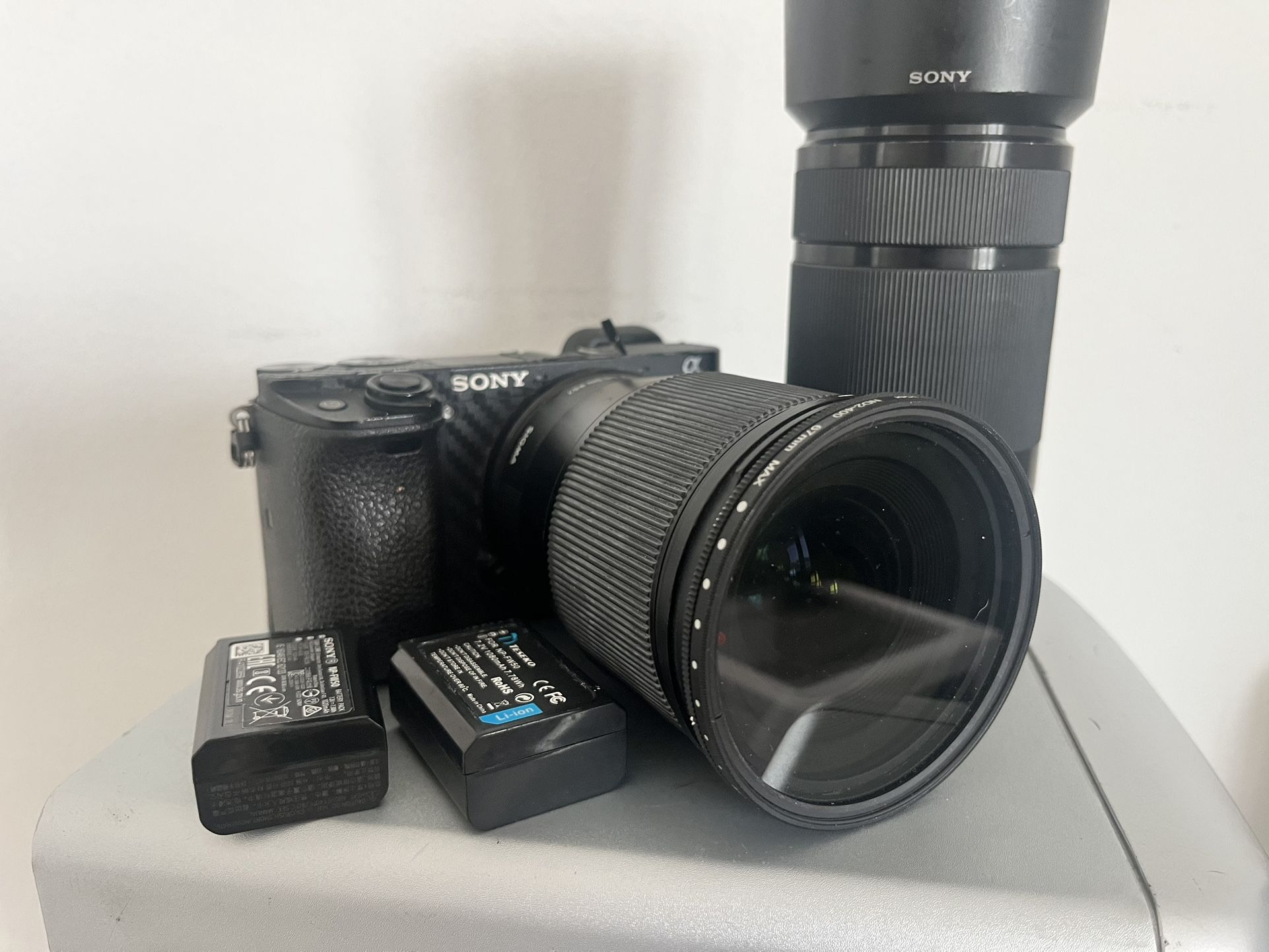 Sony A6300 + sigma 16mm + accesorios kit