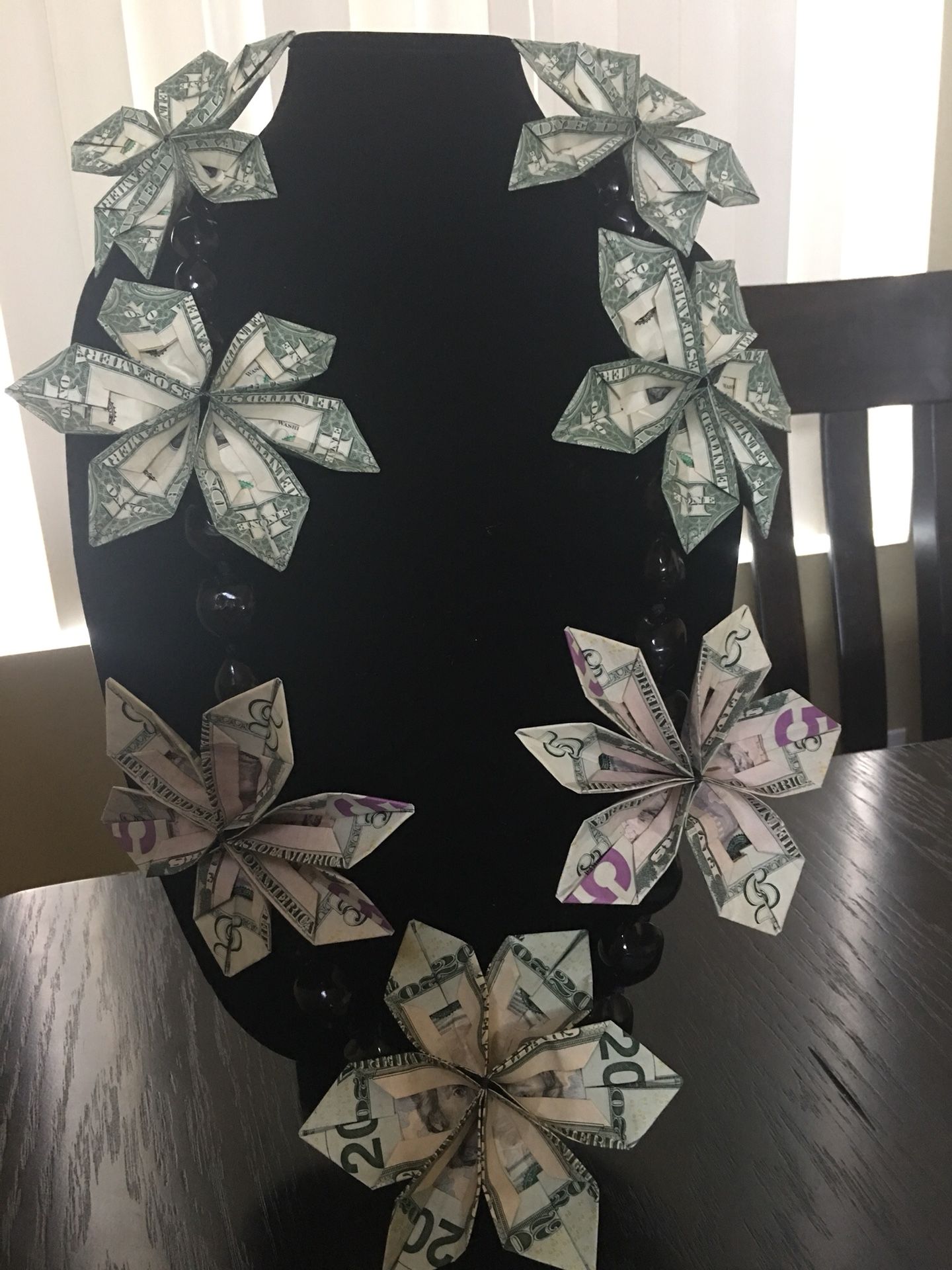Money leis