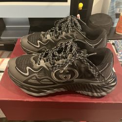 gucci barely used size 10