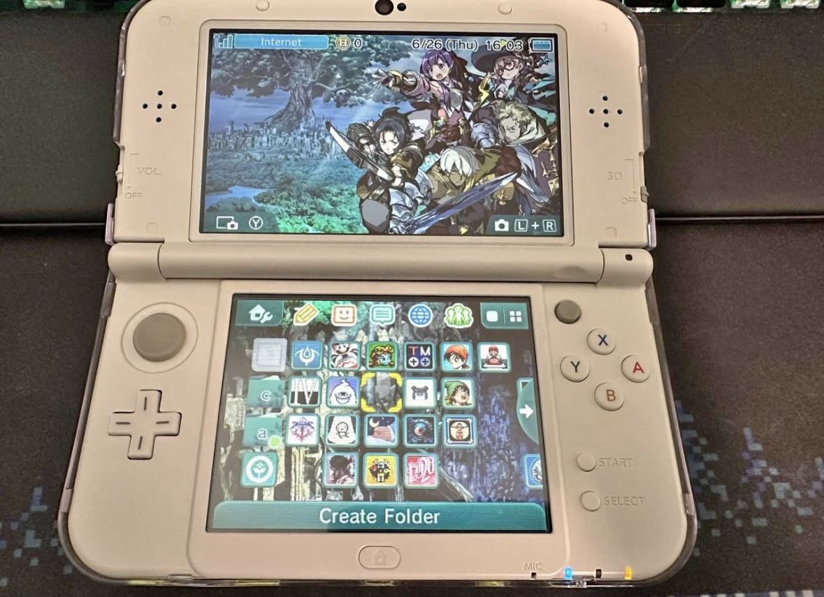 New 3DS XL complete with box and charger-Rare Dual IPS screens-MINT condition