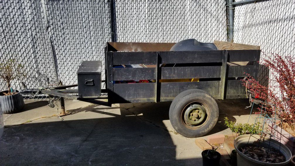 Trailer with own stand and tool box