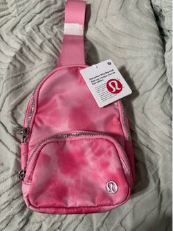 Lululemon Everywhere Sling Bag Small