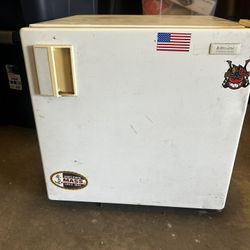 Mini Fridge 