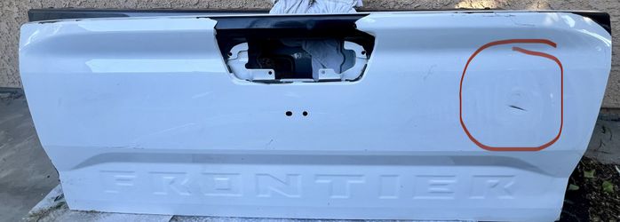 NISSAN FRONTIER TAILGATE OEM *