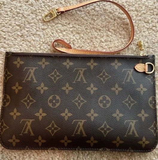 Louis Vuitton Removable zipped pouch / wristlet