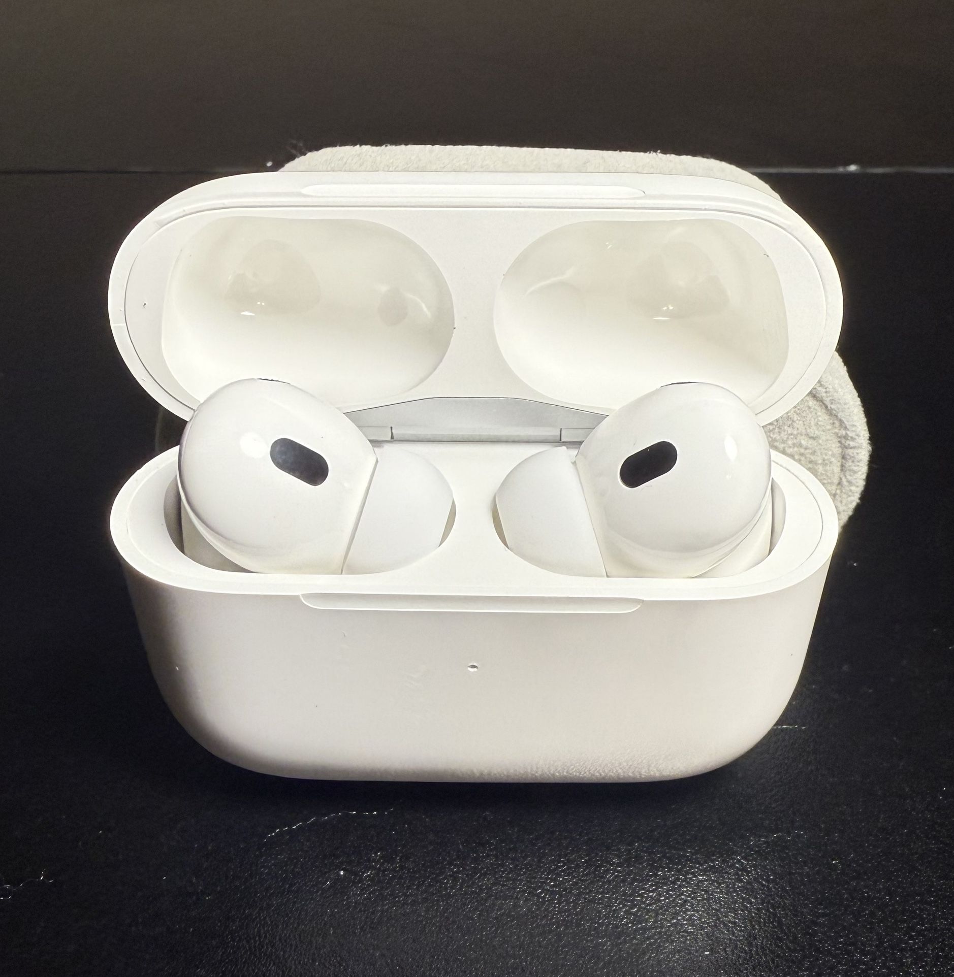 AirPods Pro (2nd Generation) with Charging Case – New (Only Tested Once)