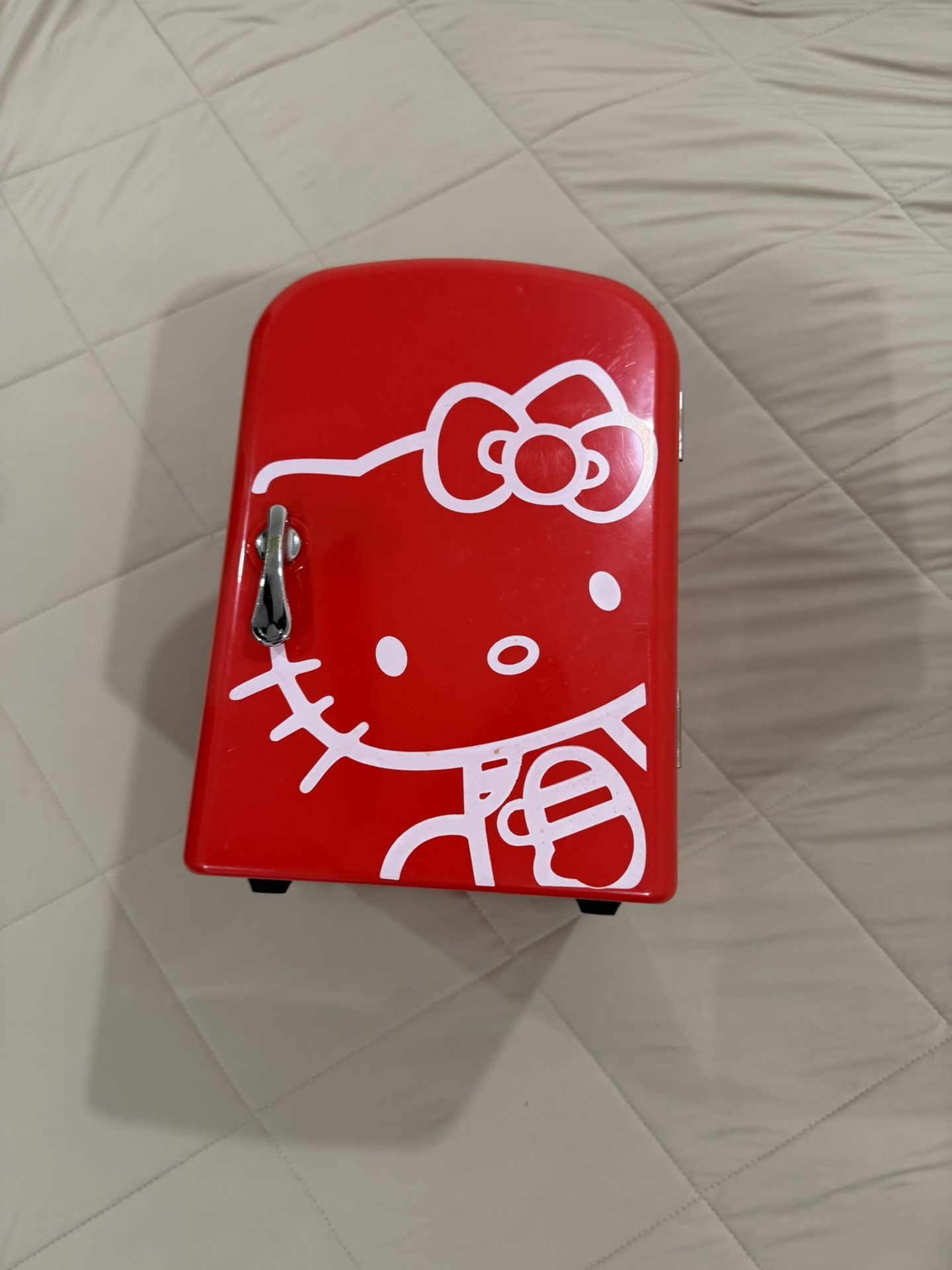 Y2K mini Hello Kitty Fridge (needs 12v Plug)