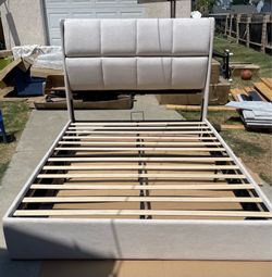 New queen bed