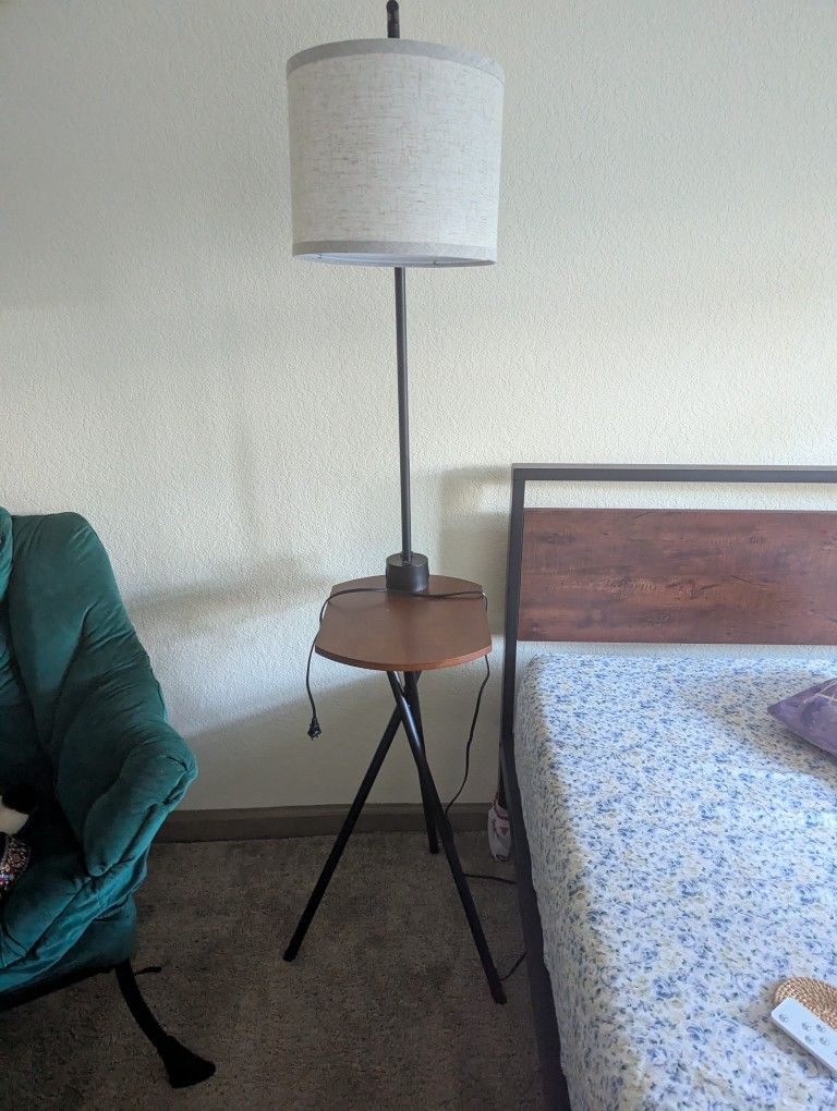 Side Table With Lamp