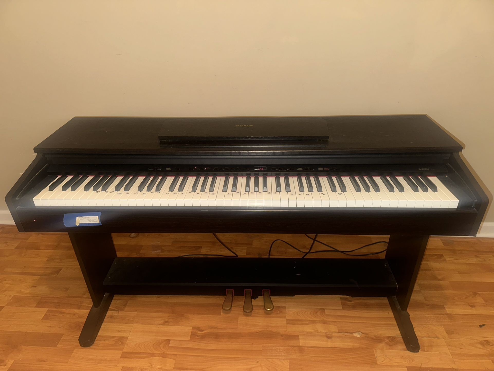Yamaha piano REAL WOOD 