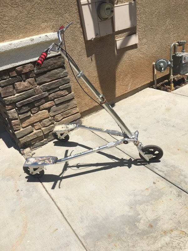 Patineta de tres llantas