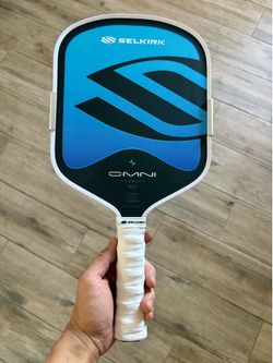 Selkirk OMNI Widebody pickleball paddle