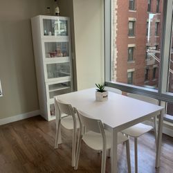 Dinning Table With 4 Chairs 