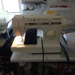Singer 4832 C Sewing Machine 