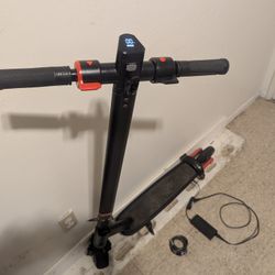 Full Electric Scooter. Portable, Foldable, Fun, + Free Chain Lock