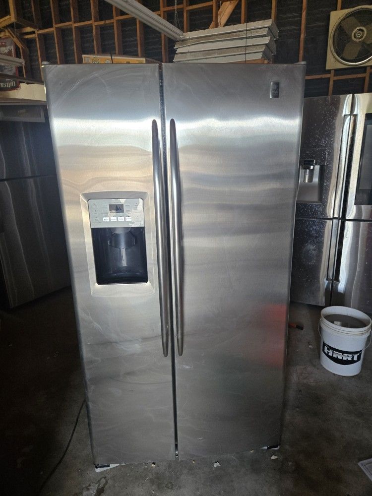 Refrigerator 