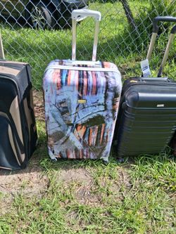 NICE LARGE  OR  CARRY-ON PULL ALONG LUGGAGE