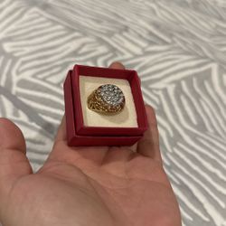 Diamond Cluster Ring 10 Karat Yellow Gold. 2 Karat Diamond Clusters. Size 10 