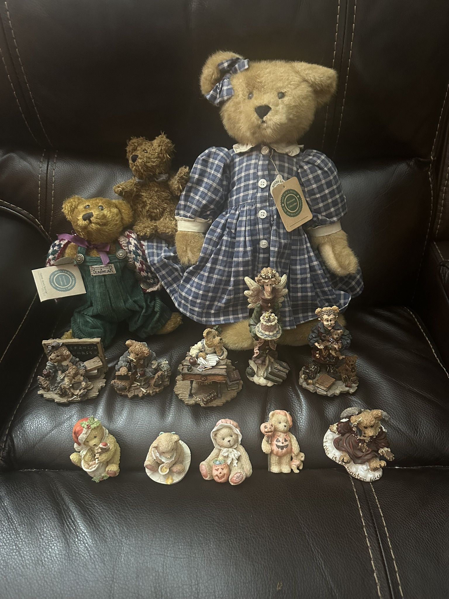 Boyd’s Bears & Cherished Teddies, Etc (lot)