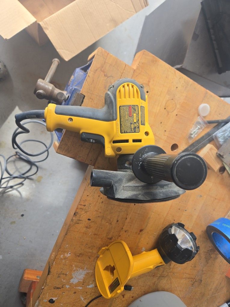 DeWalt DWE6401 5" (127MM) Disc Sander