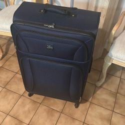 Brand New Skyway 28-inch Suitcase