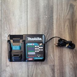 Makita - 40V Max Xgt. Rapid Optimum Charger (DC40RA)
