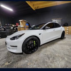 20 INCH TESLA WHEELS ARCHANID STYLE FOR MODEL 3 AND Y STAGGERED AVAILABLE SATIN BLACK ONLY WITH NEW TIRES !!