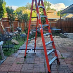 WERNER 8ft Fiberglass Step Ladder 