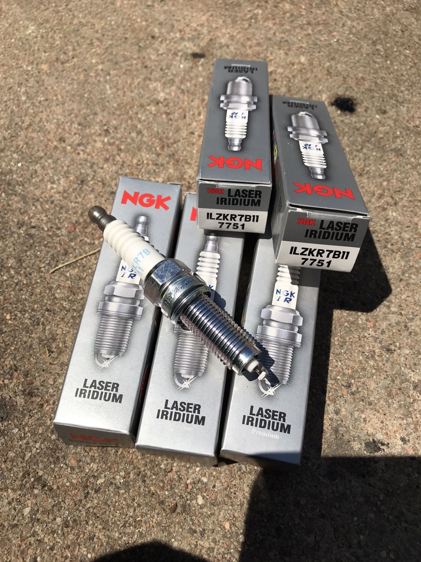 ILZKR7B11 - Accord V6 spark plugs (NEW)
