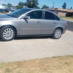 2005  Volvo S40